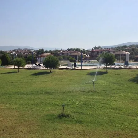 Family House - Pool And Beach Vakantiehuis *